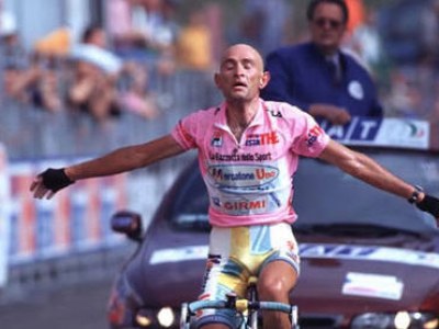 All'asta la Bianchi del pirata Marco Pantani.