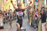 Il Pugliese Alessandro Monaco sull'arrivo in salita di Manopello -Pe-